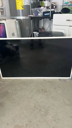 2 50 inch Toshiba TVs - no remote not smart TVs