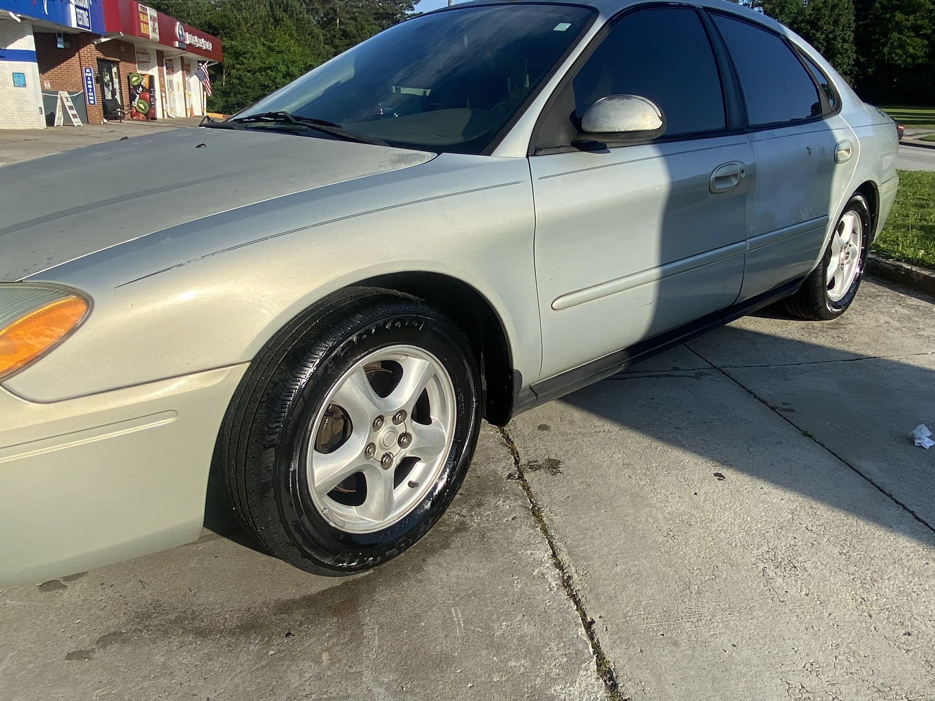 2005 Ford Taurus