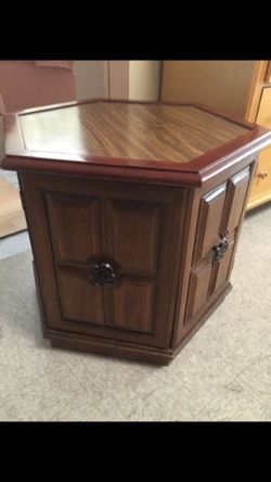 End table w/cabinet