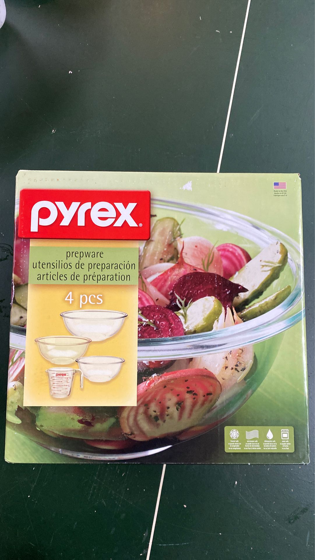 Pyrex prepware 4 piece set includes 3 nesting bowls and measuring cup
