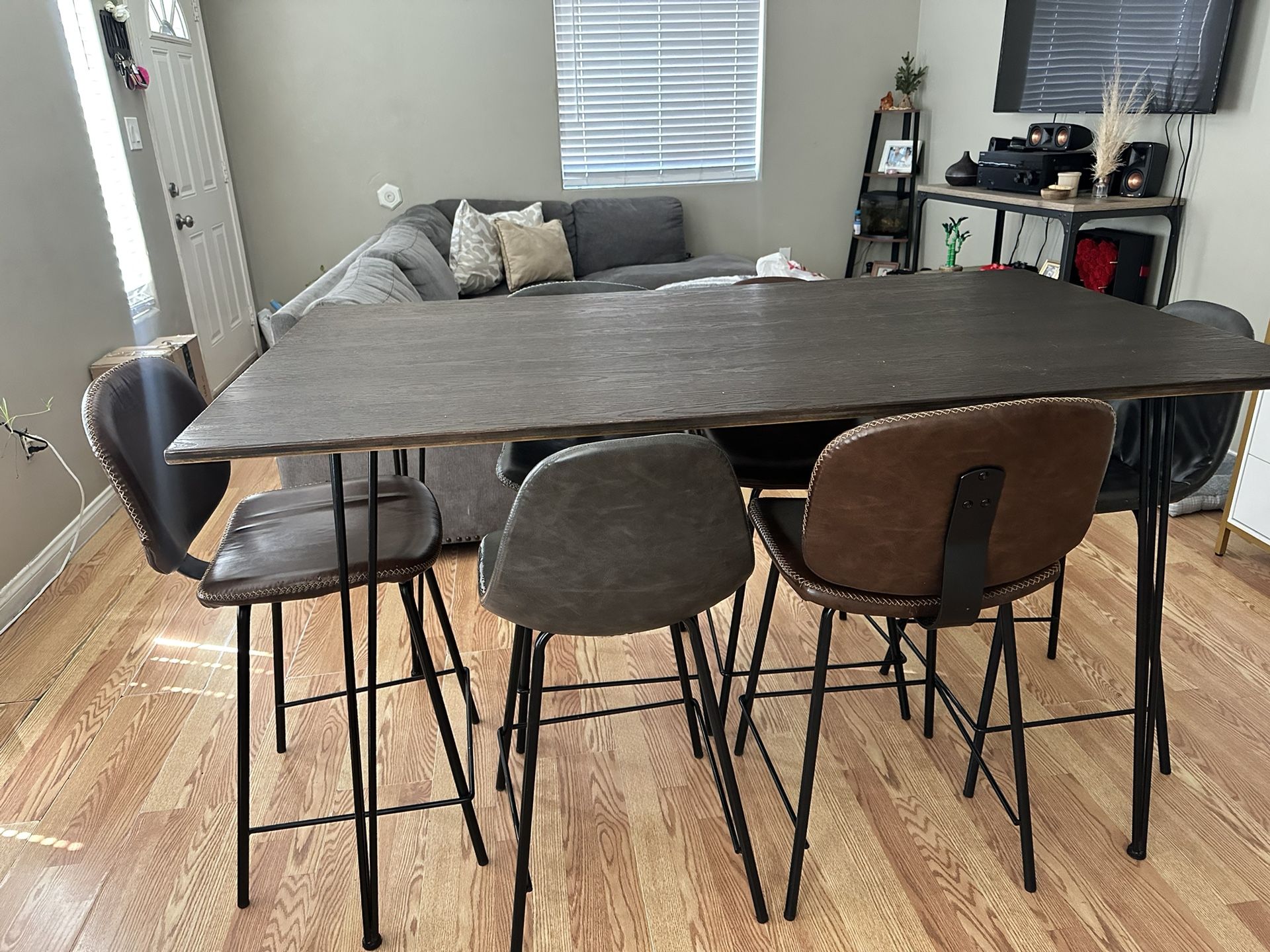 Dining Table- Comedor