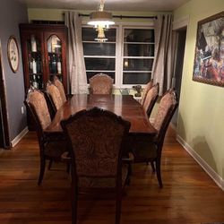 Raymond and Flanagan Dining Table and 8 Chairs