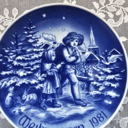 $15.00 - 1981 Christmas BAREUTHER GERMANY Collectible Plate!  Gorgeous Blue/White Colors  & Christmas Scene!  Like New Condition!
