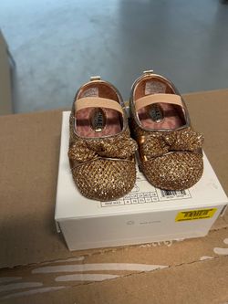 Michael Kors Baby girl Kellie’s glitter ballet crib shoes