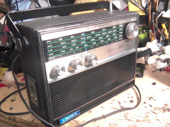 Crown Radio Model# TRF 800AW. Excellent Condition
