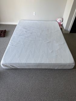 8 Inch Queen Size Gel Memory Foam Mattress – Like New