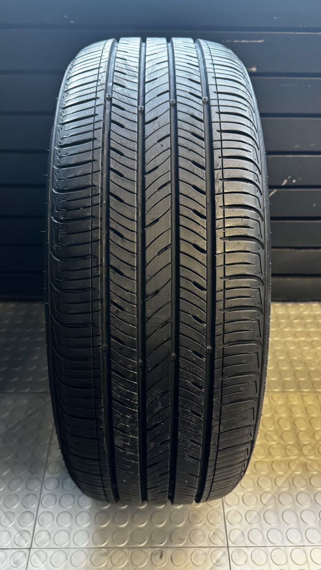 #322 One LikeNew Tire Kumho 215/55/17 94v