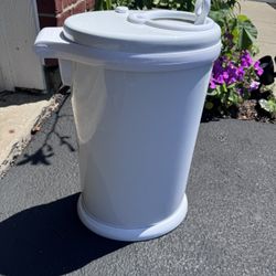 Ubbi Diaper Garbage Can 