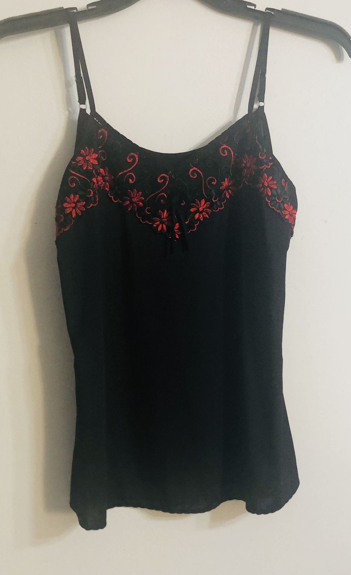 Women nightgown flowers embroidered adjustable shoulder strap sleeveless black.M
