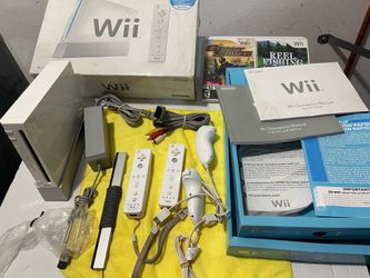 Boxed Cib Nintendo Wii system with 2 controllers “no Wiisports “