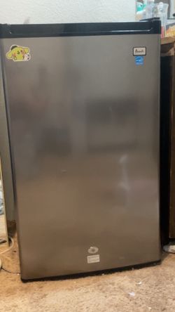 Mini refrigerator