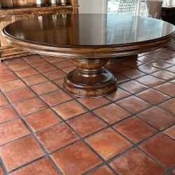 Beautiful Thomasville Tuscany 72” Dia. Table 