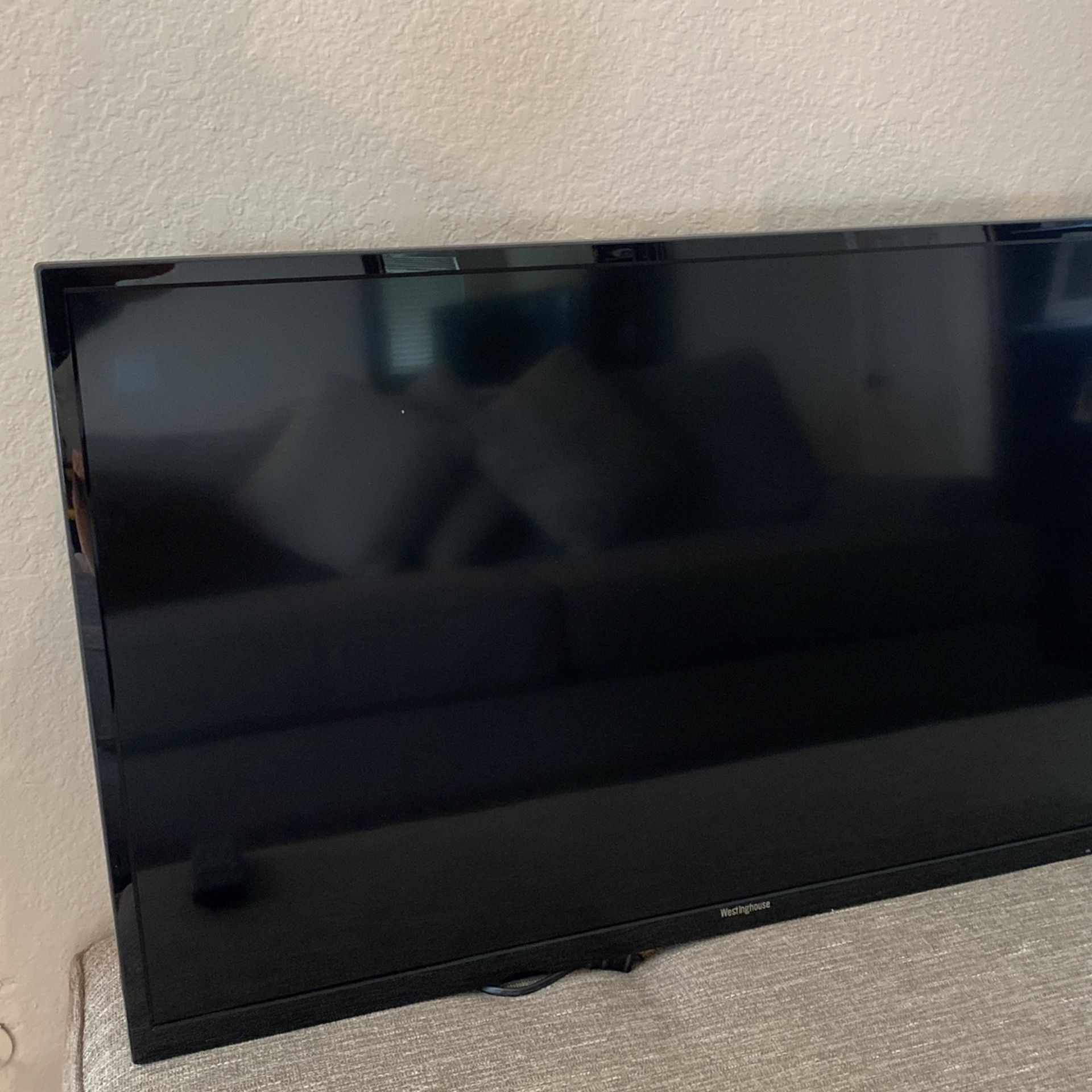 Westinghouse Flat Screen TV With Wall Mount For Sale.