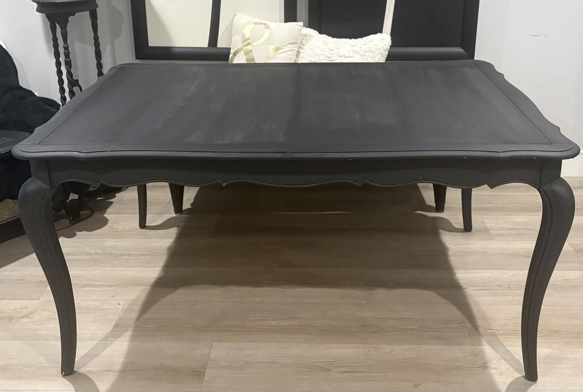 Dining table & 4 Chairs