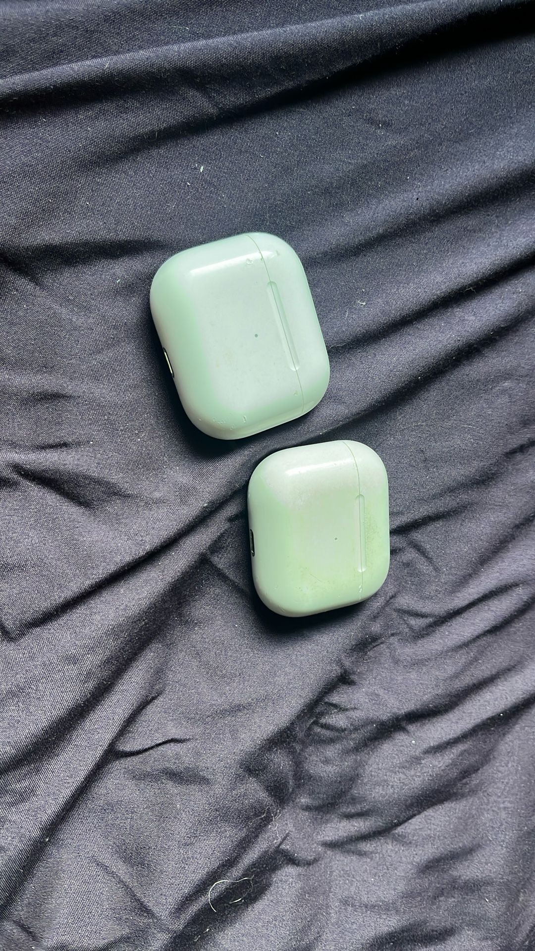Airpods 3 Cases + 1 Right earbud