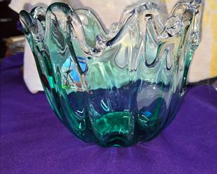 White Cristal Murano Style Art Glass Bowl Hand Blown Italy Large Ruffled Bowl small scratch or crack see last picture CR4P004