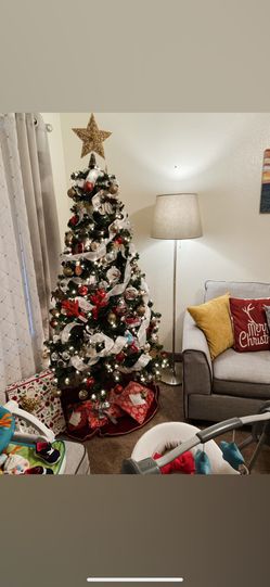 Christmas Tree With Decoration And Lights