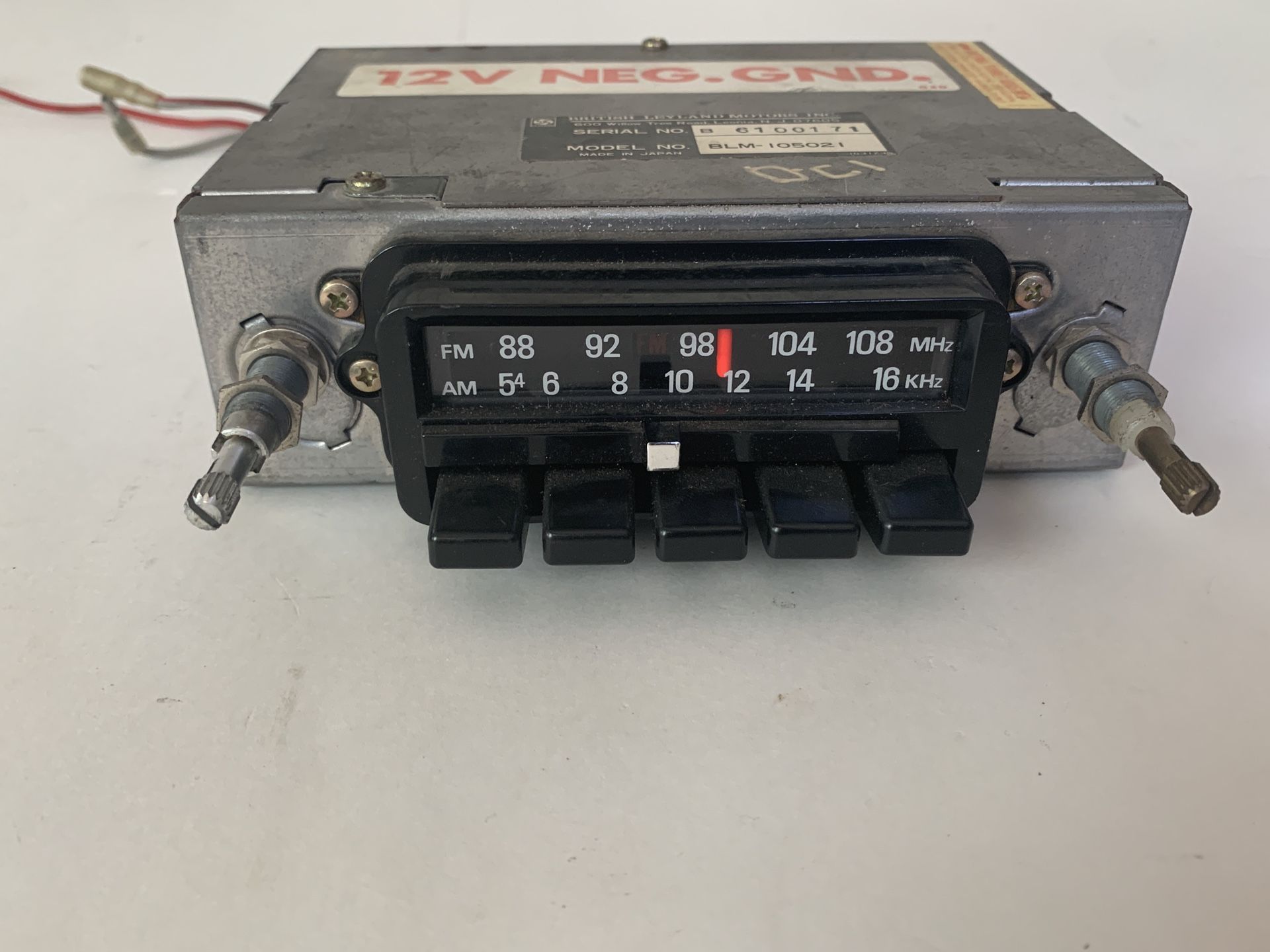 *Nice / Vintage* British Leyland Model # BLM-105021 AM/FM Mono Radio