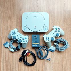 PS one PLAYSTATION model no. SCPH-101