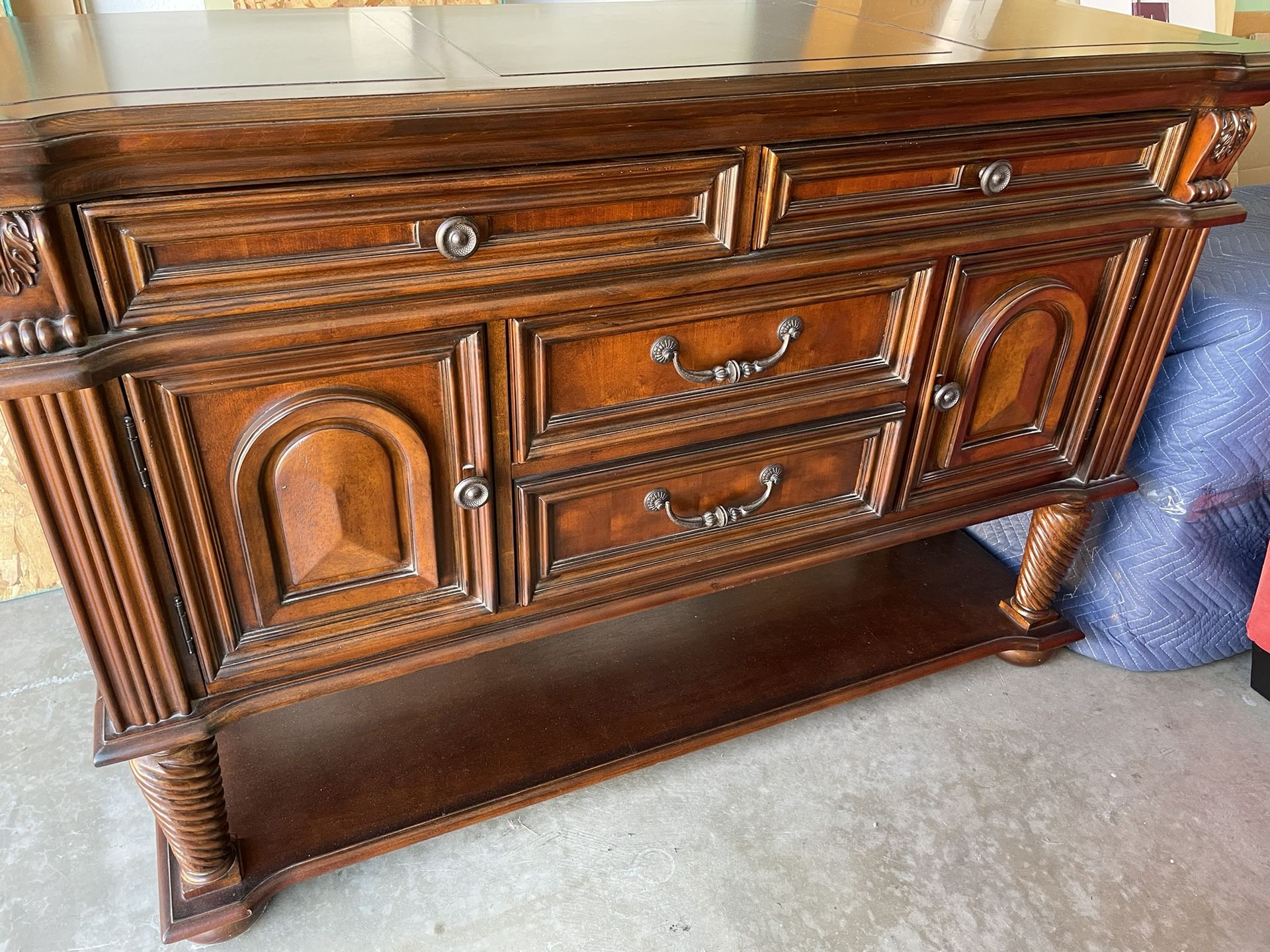 Beautiful Hutch And Mirror