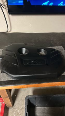 2011 Ford focus engine cover