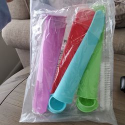Four Silicone Travel Tooth Brush Holders And Cleaner 