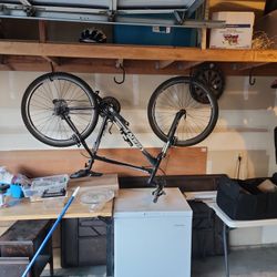 GIANT Brand Bike. Great Condition, Needs A Tune Up. 
