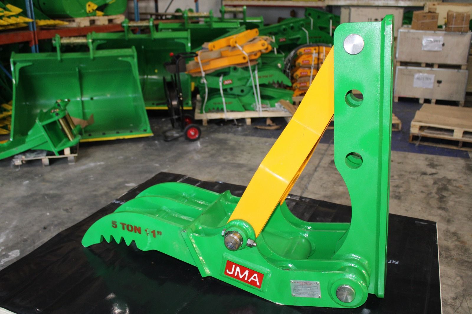 Mini Excavator Caterpillar Weld-On Manual Thumb, Fits All Machine That Weight 3 To 6 Tons.
