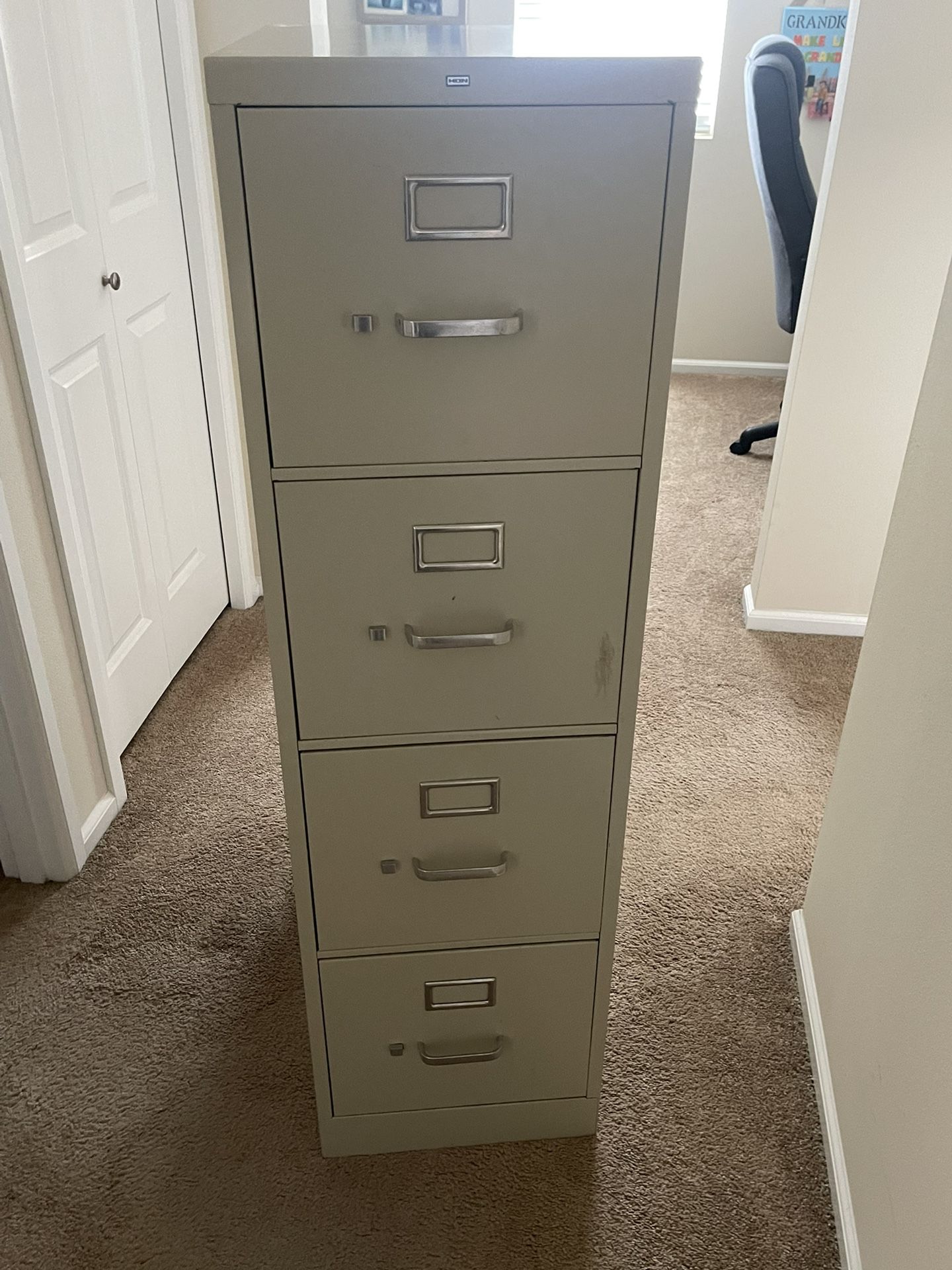 4 drawer file cabinet 