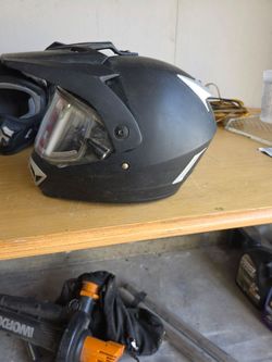Adult Medium helmet