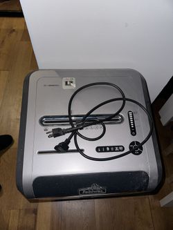 Fellowes Shredder 
