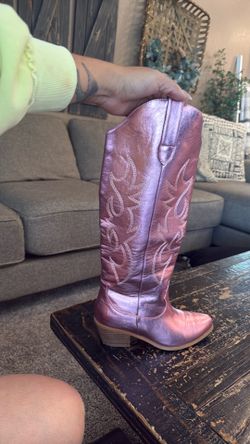 Pink cow boy boots super cute have two sizes 8 and 7