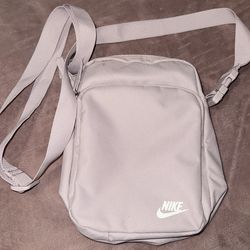 Nike Heritage crossbody bag