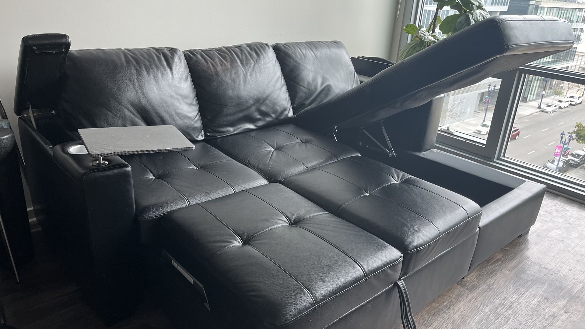 MOVING NEED TO SALE: Sectional Couch