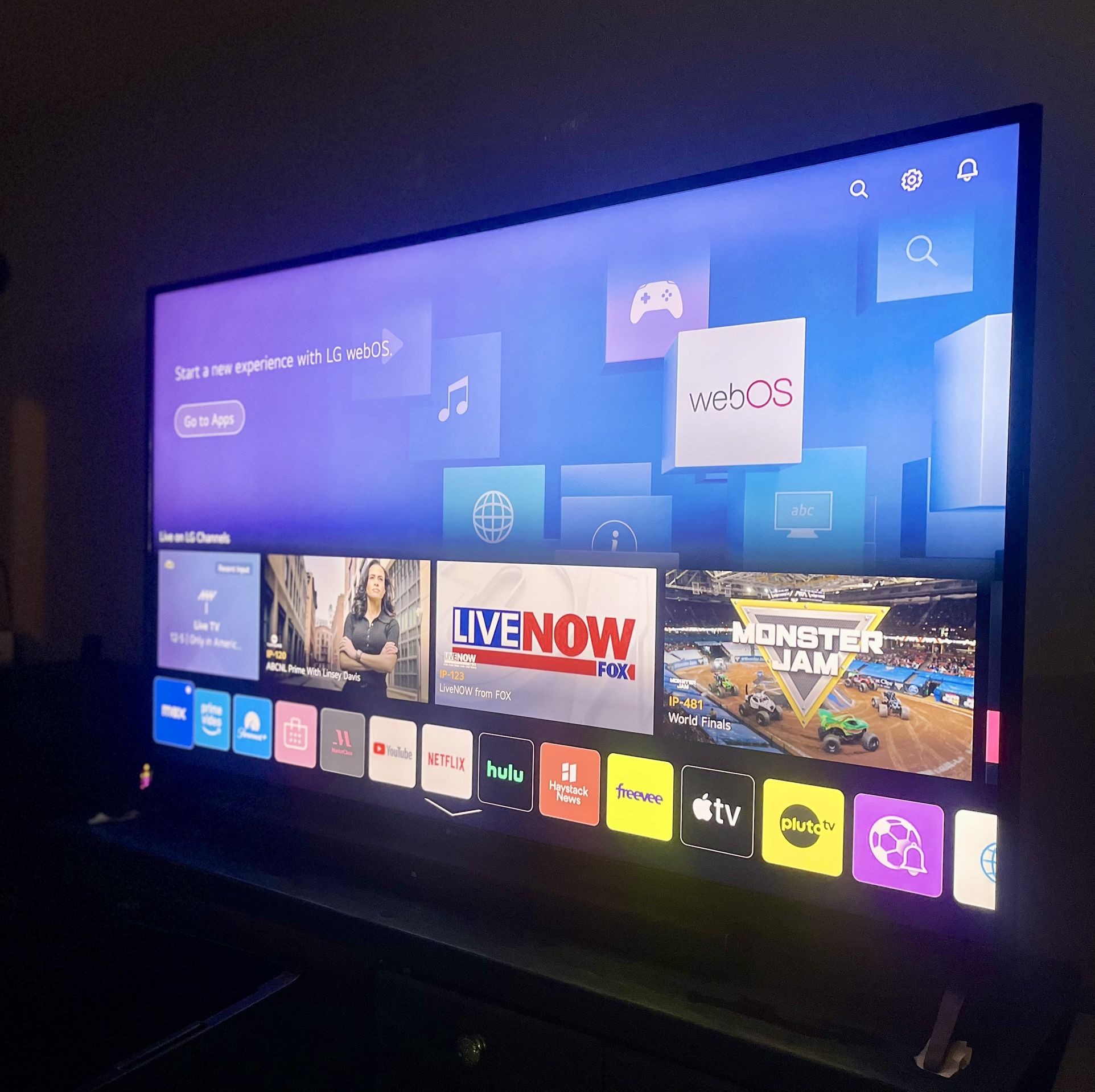 L/G Smart TV 4k UN UHD 70 Inch
