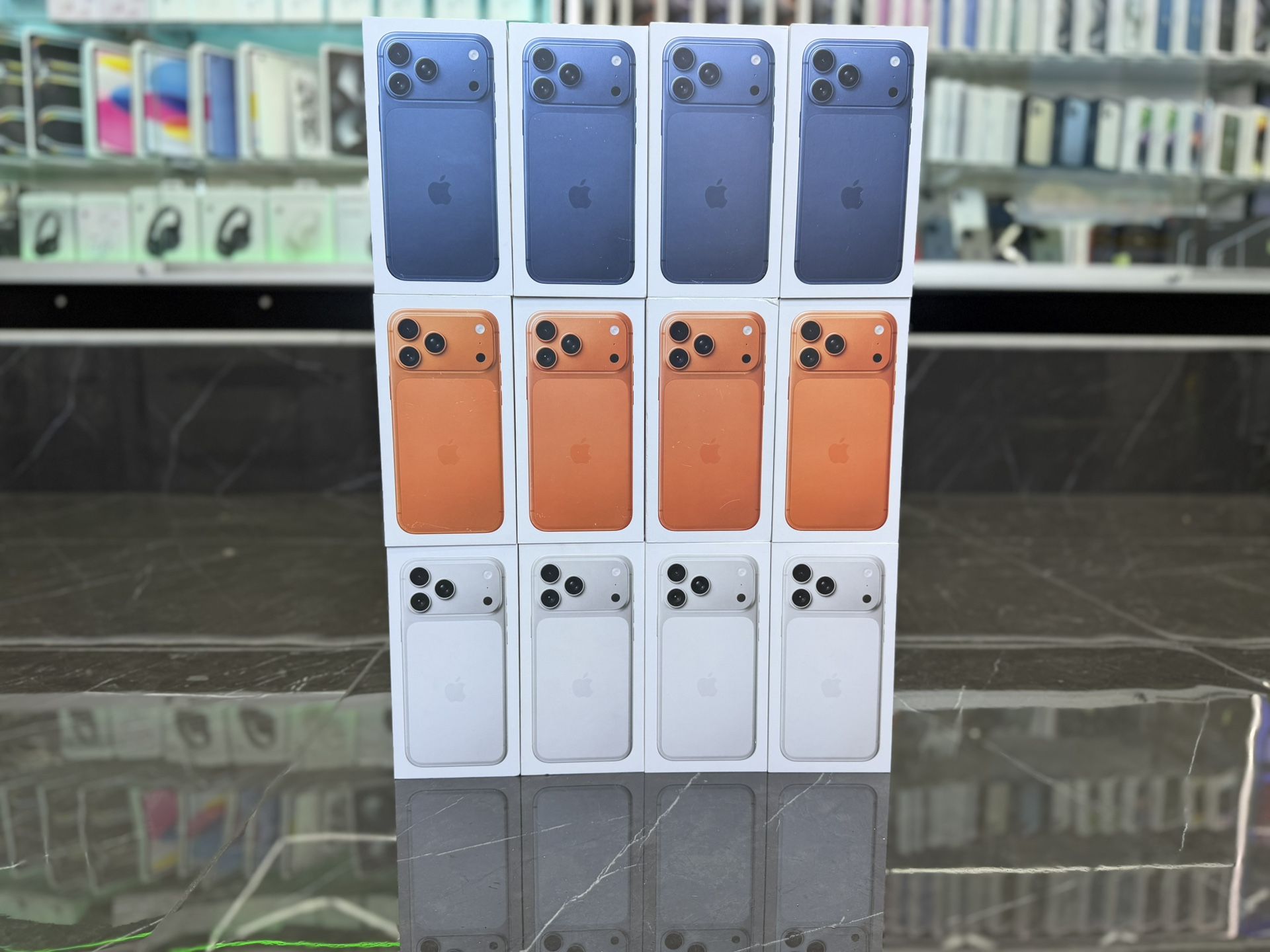 iPhone 17 Pro & iPhone 17 Pro Max ((Take It Home In Payments/ llévatelo a casa en pagos) 