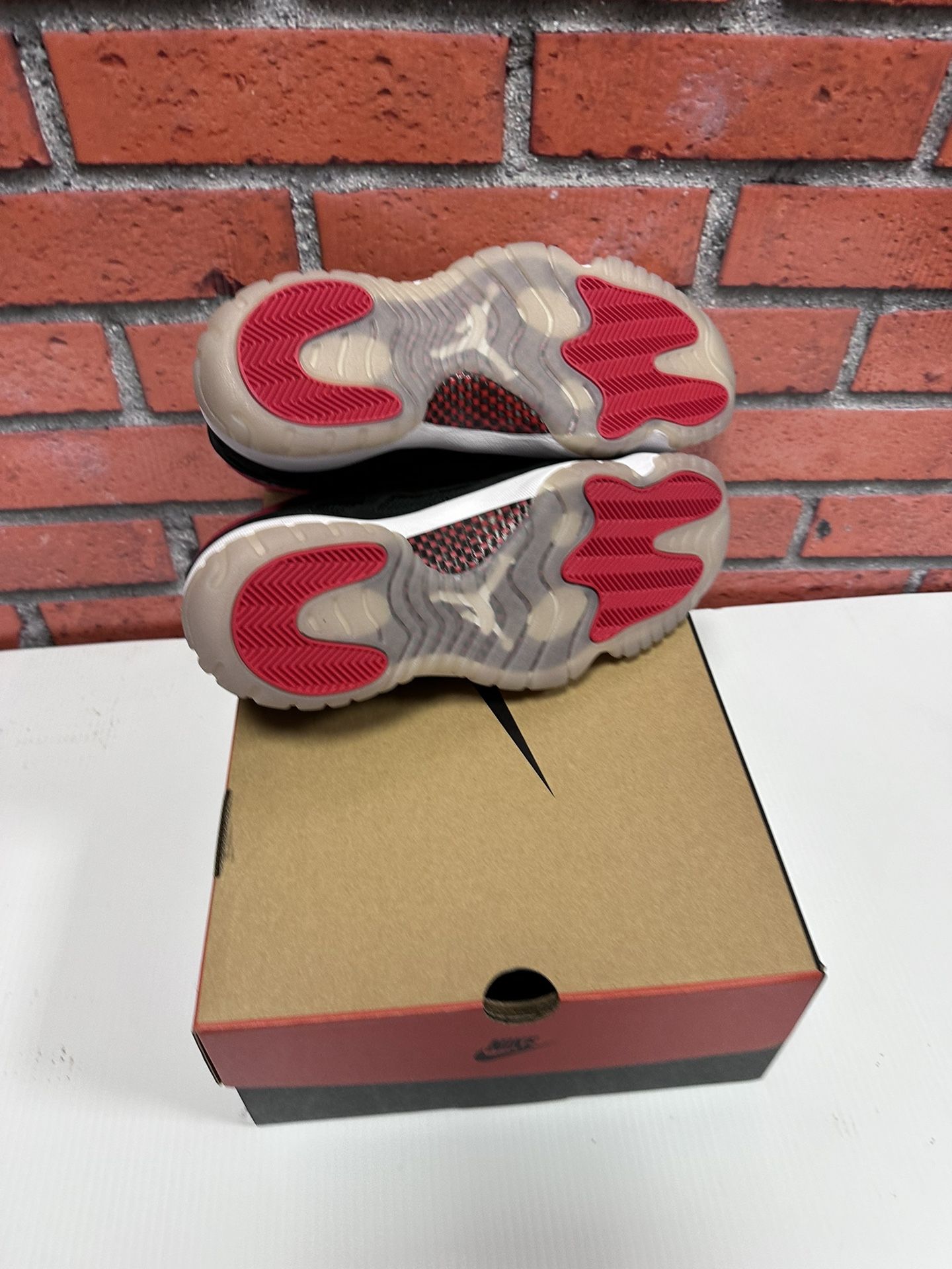 Nike Air Jordan 11 Low IE 