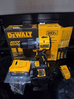 Dewalt Atomic brushless Drill driver with 5AH Battery and charger kit brand new never used Hablo español