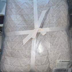 NWT 50 X 60 Chenille  Blanket