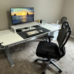 LG 32UN880-B UltraFine Display Ergo UHD 4K IPS Display with HDR 10 Compatibility and USB Type-C Connectivity