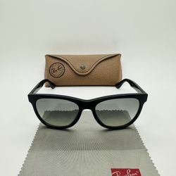 Ray Ban Sunglasses in Great Condition 