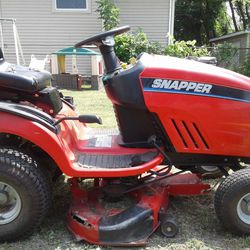 18.5 HP Snapper riding lawnmower