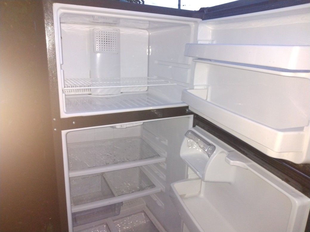 GE Stainless Steel Refrigerator 