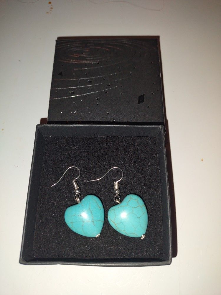 New Heart Shaped Tourquioae Earnings Comes With A Gift Box