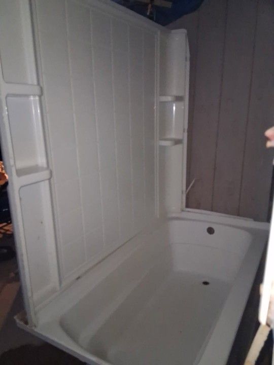 Sterling Standard Fit Bath And Shower Kit In White