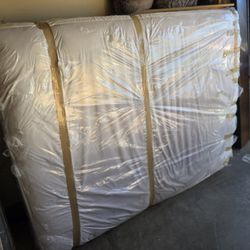 Queen Pillow Top Mattress 