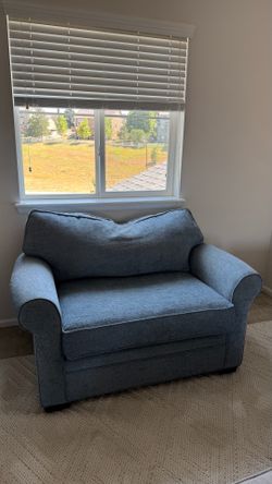 Oversized accent chair
