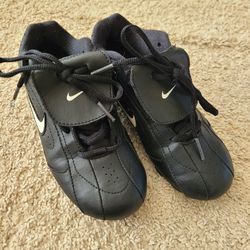 Nike 13.5 Boys Baseball Cleats - Like New