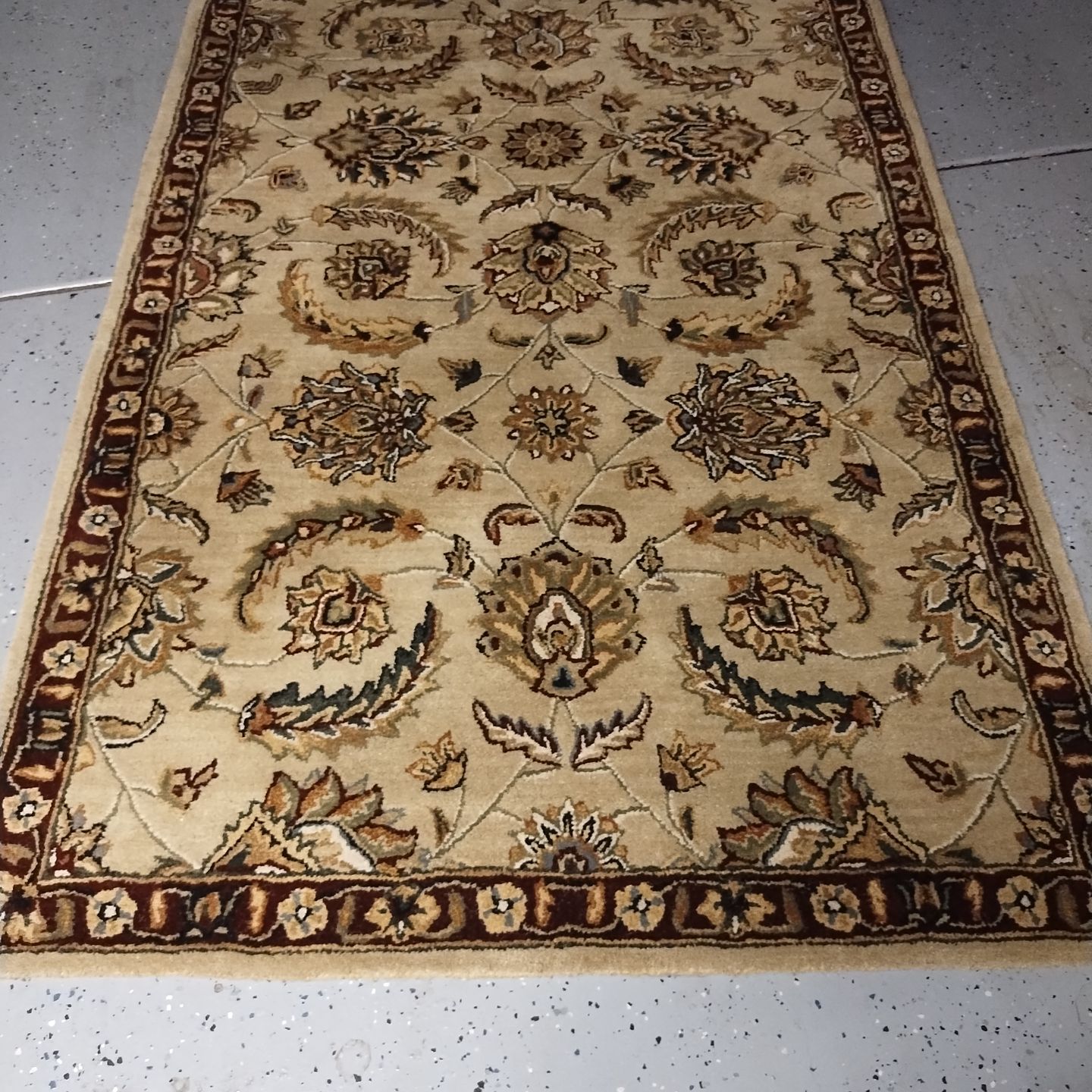 Beautiful Oriental style 8' x 5' rug. Thick & dense! Includes non-slip pad