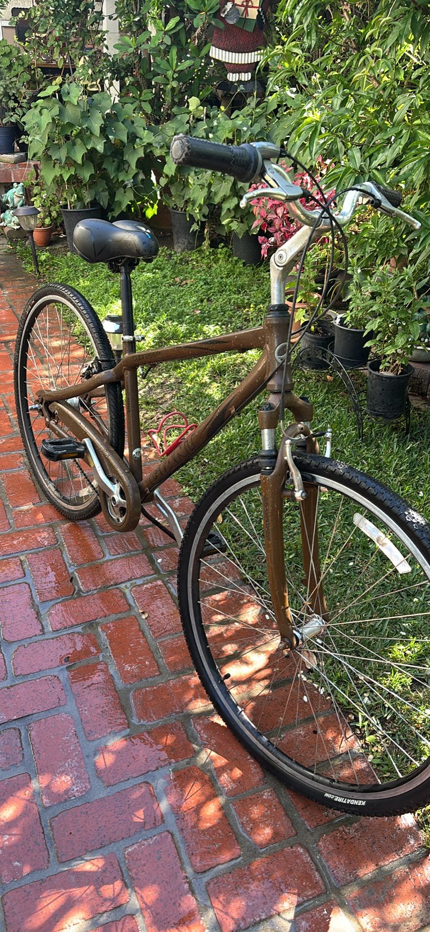 GIANT CYPRESS ALUMINUM FRAME 7 SPEED ON THE HUB 700 Wheels 17” Frame Nice Chocolate Color